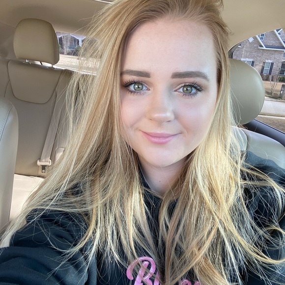 Meet your Posher, Andrea - Picture 1 of 1